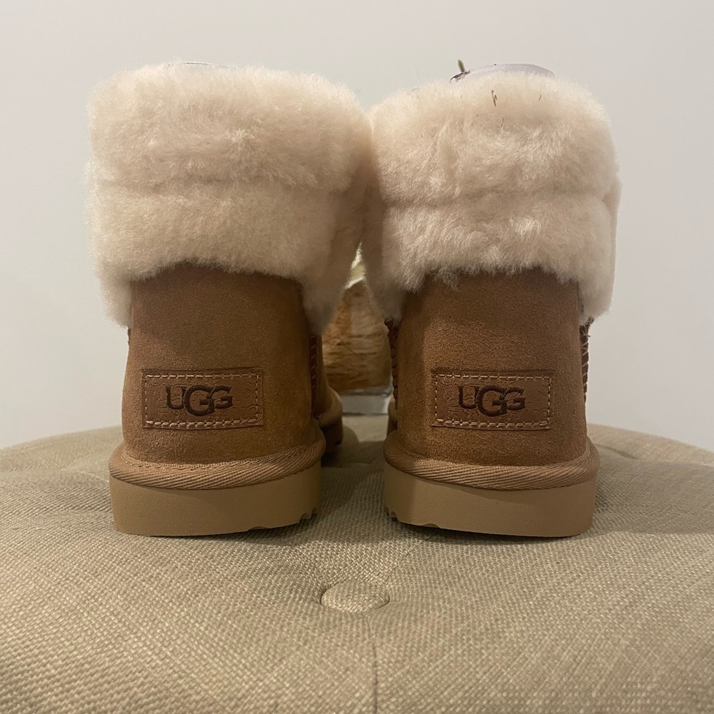 ***SOLD***UGG “Saniya” Shearling Kids Boots. - Picture 5 of 14